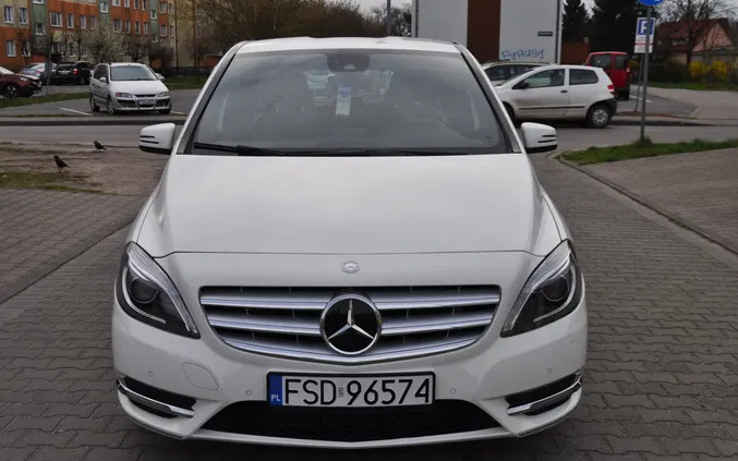 mercedes benz Mercedes-Benz Klasa B cena 49900 przebieg: 142000, rok produkcji 2014 z Drezdenko